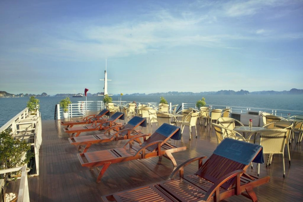 Hanoi - Hai Phong - Baie d’Halong - Baie de Lan Ha (L, D)