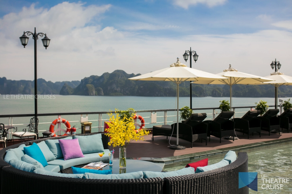Hanoi - Halong (L, D)