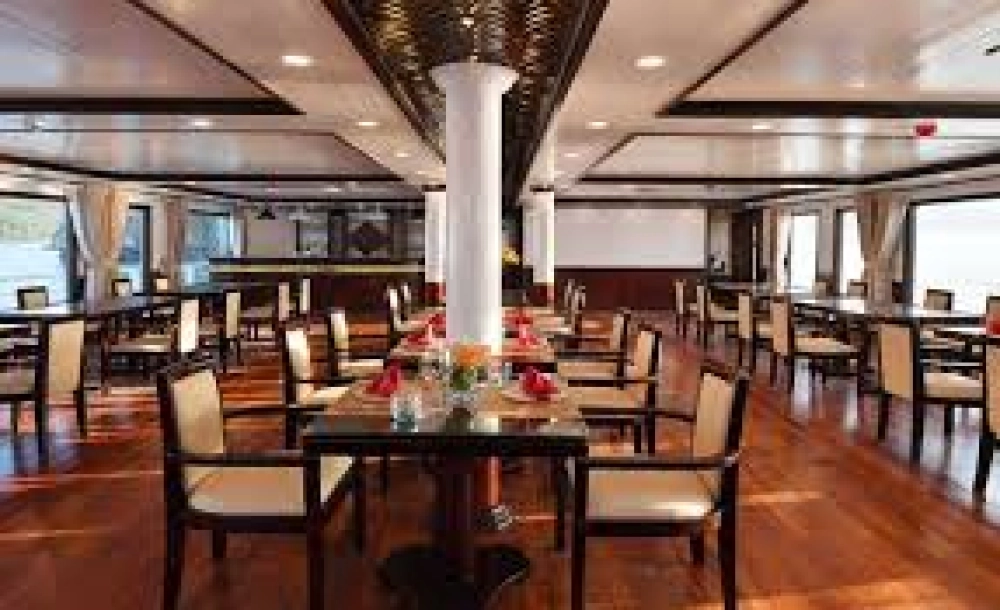 Baia d’Ha Long (B, L, D)