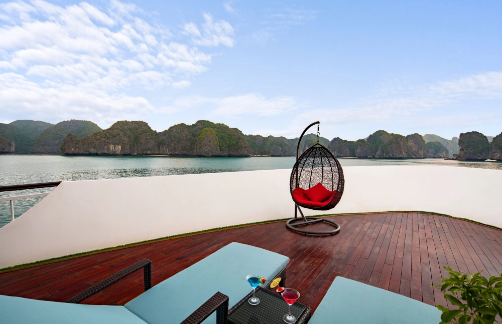 Hanoi - Baie d'Ha Long - Baie de Lan Ha (L, D)