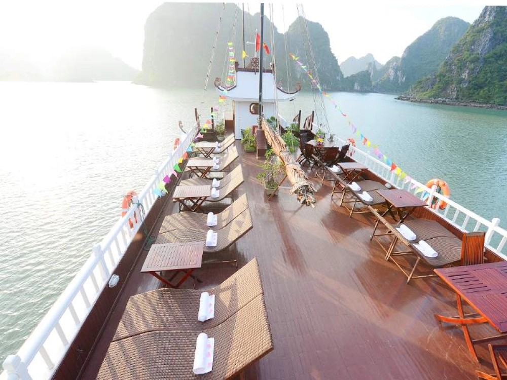 Hanoi - Baie d'Ha Long (L, D)