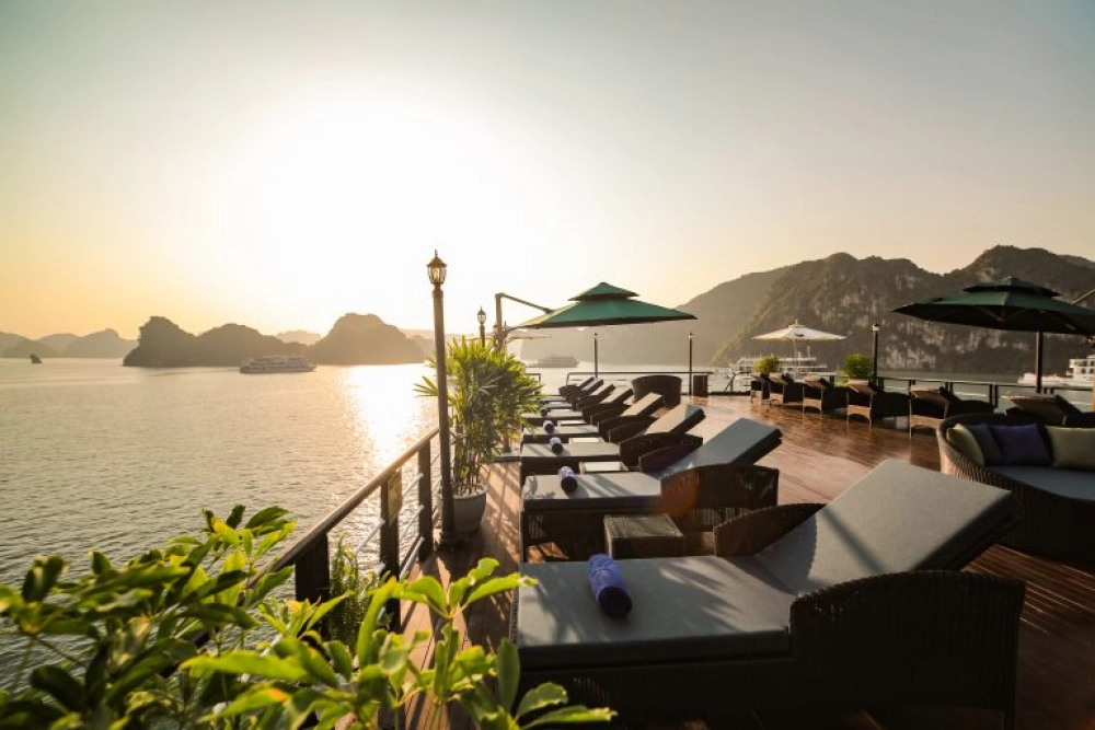 Baie de Lan Ha - Ha Long - Hanoi (B, L)