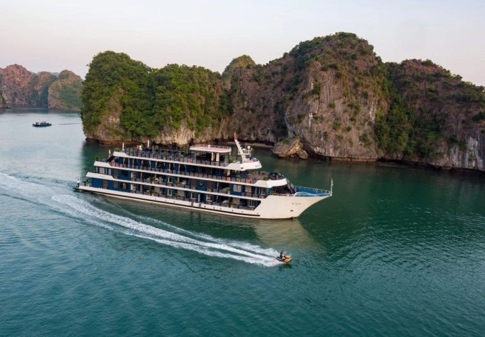 Baie de Lan Ha - Ha Long - Hanoi (B, L)