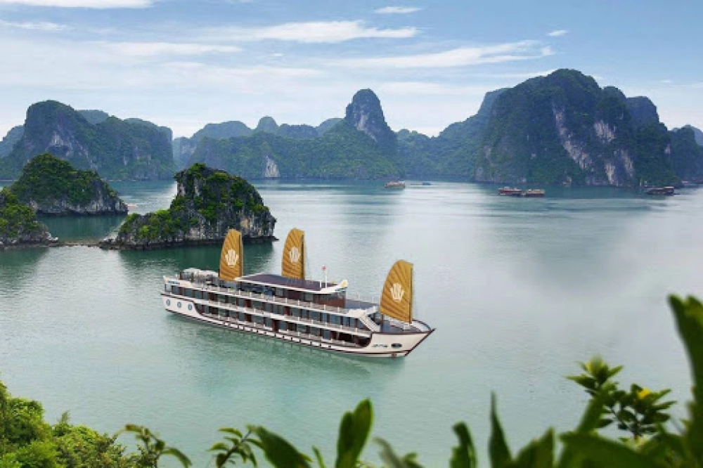Halong – Hanoi (B/Brunch/-)