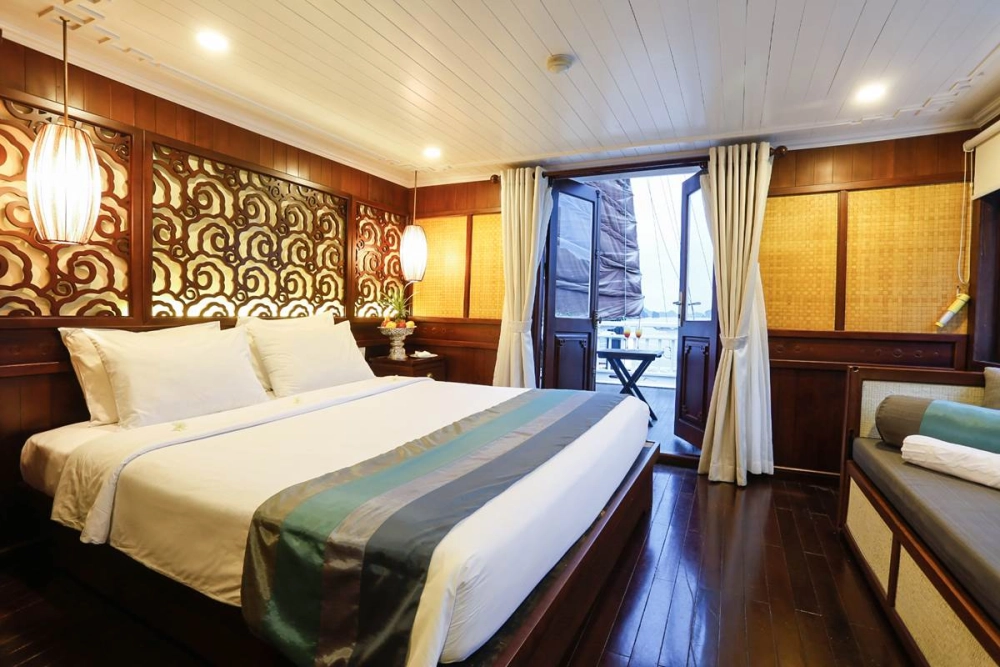 Hanoi – Baia d’Ha Long (L, D)
