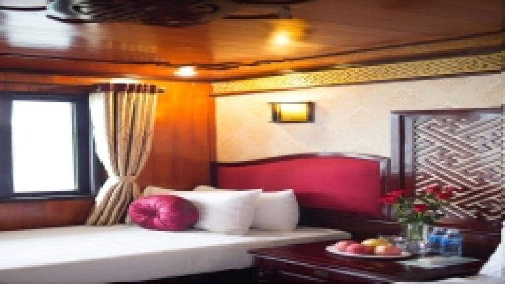 Hanoi - Halong (L, D)