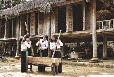 Scoperta della zona dove vivono le etnie dei Thai Neri, Mường, Dzao e Hmong