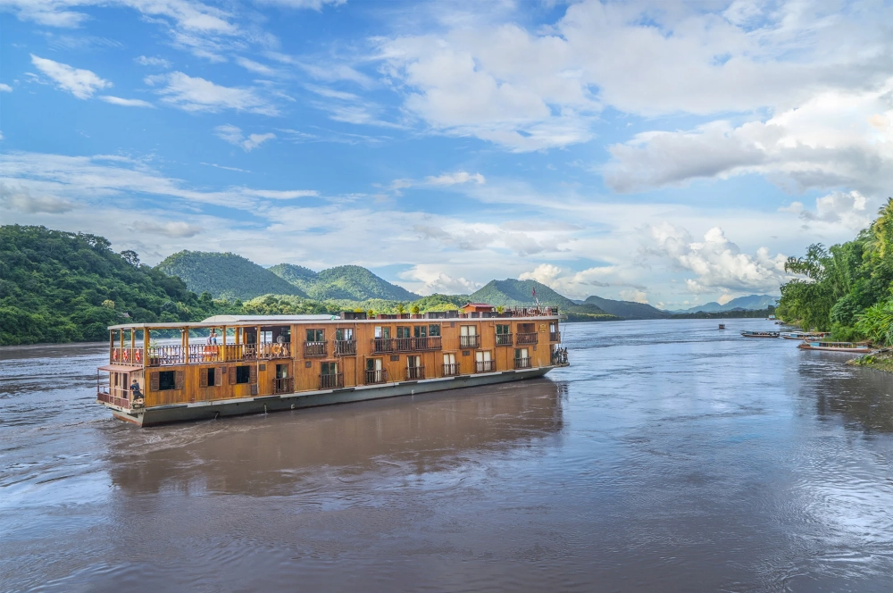 Sbarco a Vientiane (B)