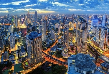 Bangkok – Mercato galleggiante di Damnoen Saduak – Mercato ferroviario di Maeklong – Bangkok - Partenza (B) Senza guida