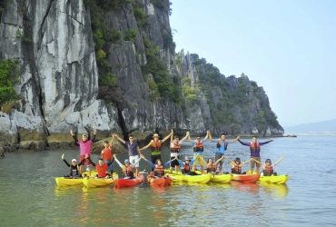 Baia di Halong - Hanoi (B, L)