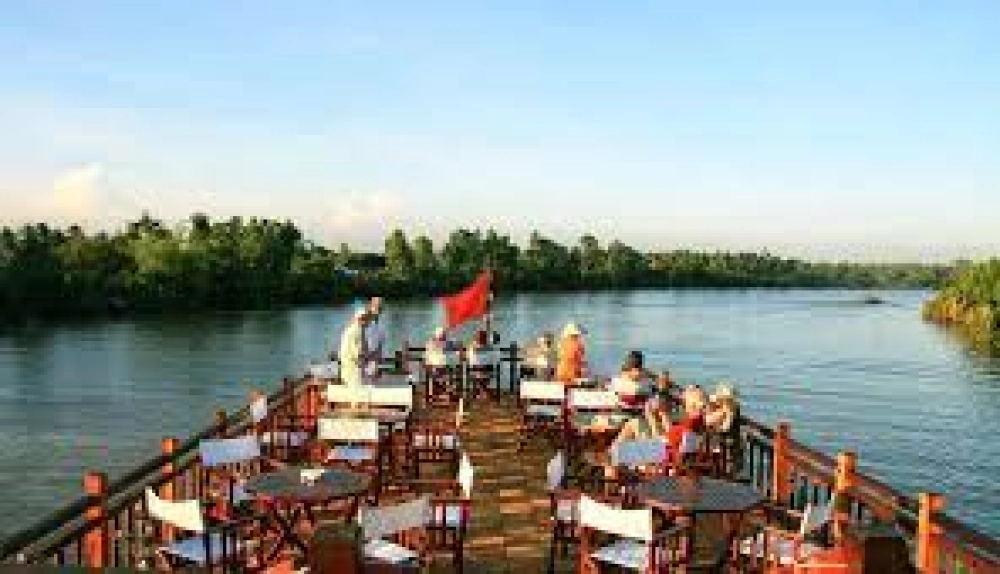 Domenica: FIUME DI MEKONG - CHAU DOC - VINH XUONG - CONFINE DI KA’OM SAMNOR (B, L, D)
