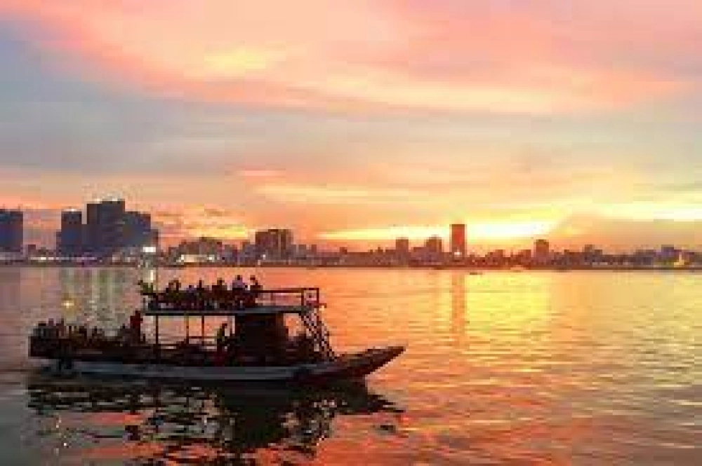 Martedì: PHNOM PENH (L, D)