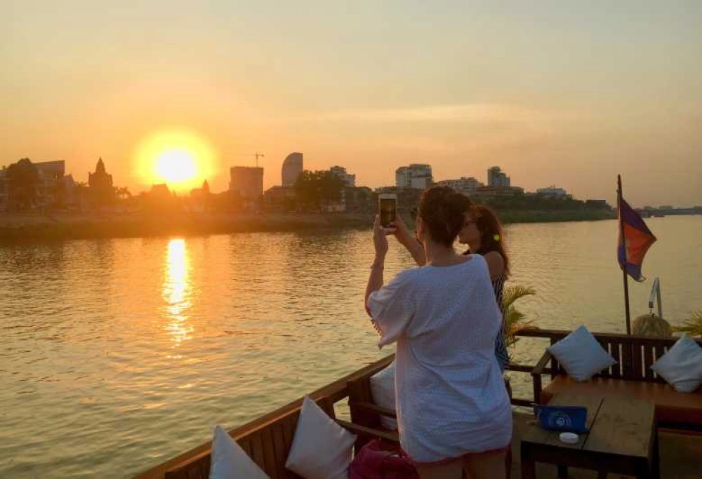 Sabato: FIUME DI TONLE SAP - KOH CHEN - KAMPONG PRASAT (B, L, D)