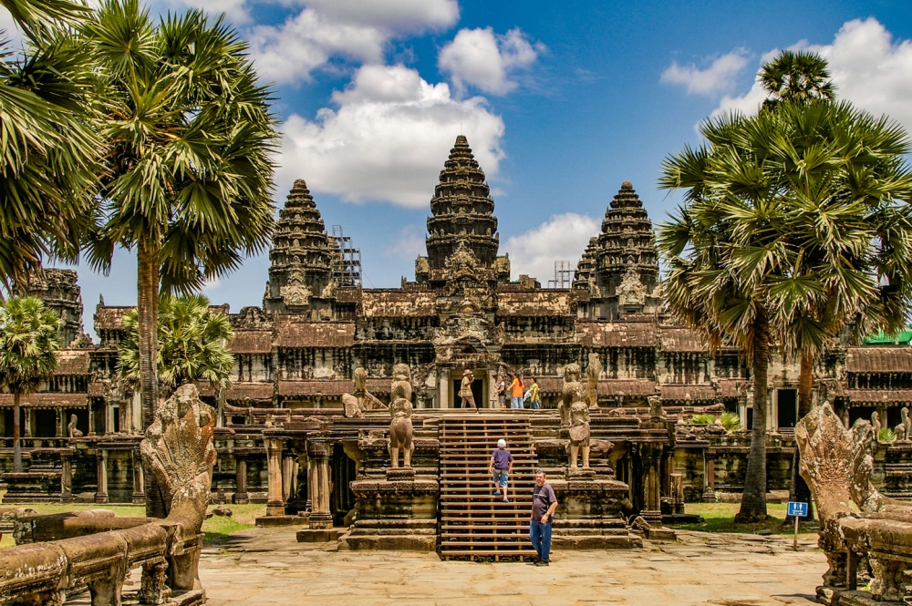 Siem Reap - Angkor (B, L, D)