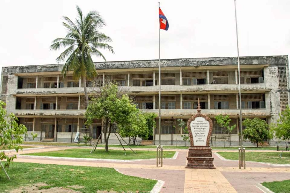 Phnom Penh (B, L, D)