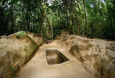 Esplorazione dei tunnel di Cu Chi