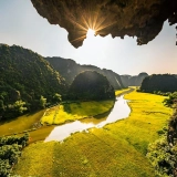 Grotta di Tam Coc e Mua: Una giornata di incantevole esplorazione