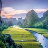 Grotta di Tam Coc e Mua: Una giornata di incantevole esplorazione