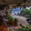 Le bellissime grotte scintillanti della baia di Ha Long