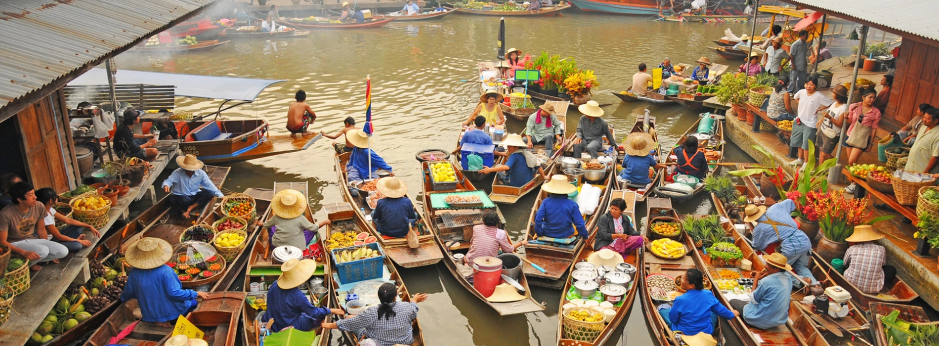 I famosi mercati galleggianti della Thailandia