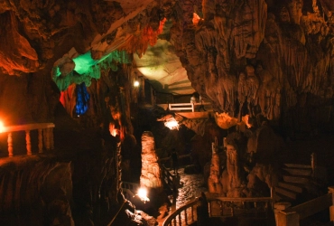 Esplora la grotta di Tham Chang