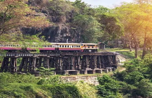 Treno notturno d'epoca da Bangkok a Chiang Mai