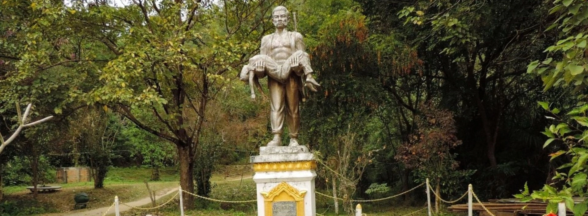 La grotta di Tham Piew