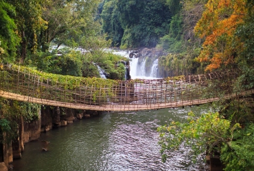 Esplorazione di villaggi e cascate - Partenza da Pakse