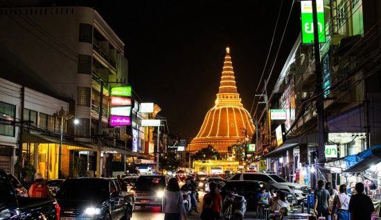 Scoperta di Nakhon Pathom e dei suoi tesori con viaggio breve 2 giorni