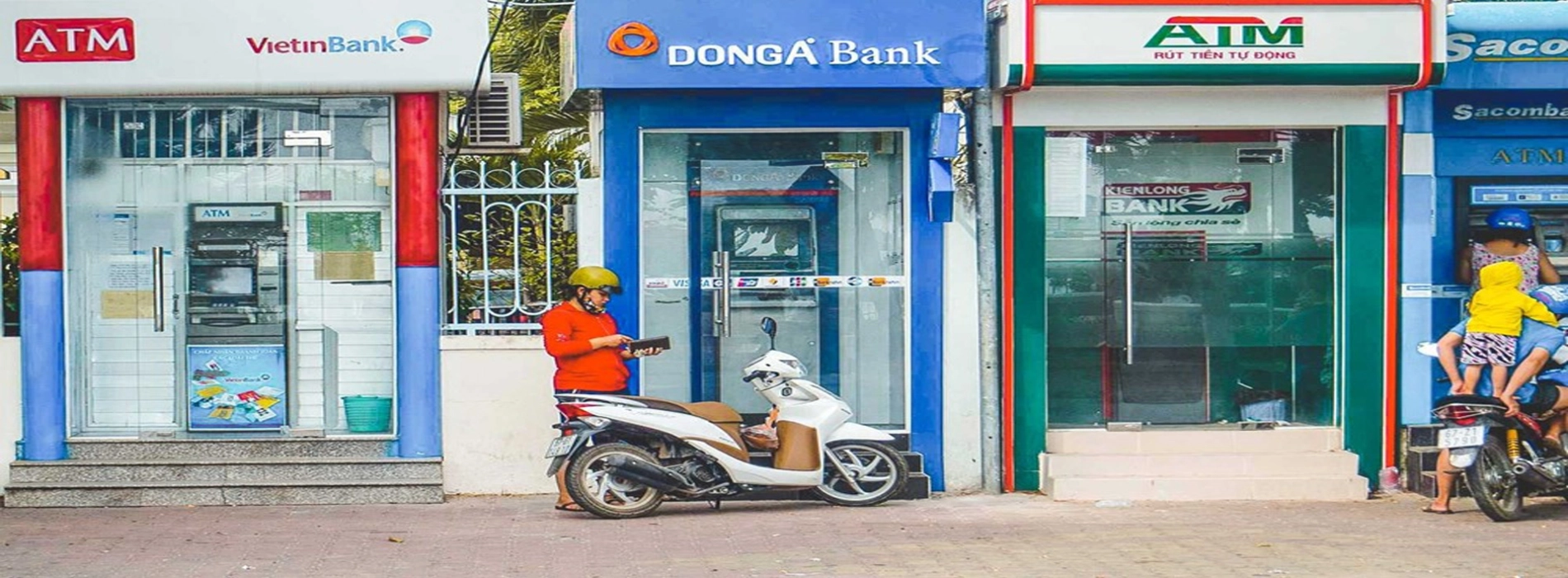Come prelevare e cambiare soldi in Vietnam