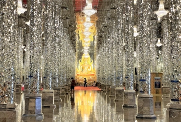 Arrivo a Uthai Thani – Tempio di Cristallo – Crociera fluviale