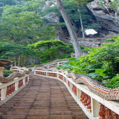 Wat Tham Khao Chakan
