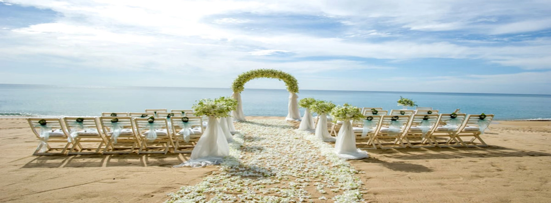 La spiaggia di Mai Khao