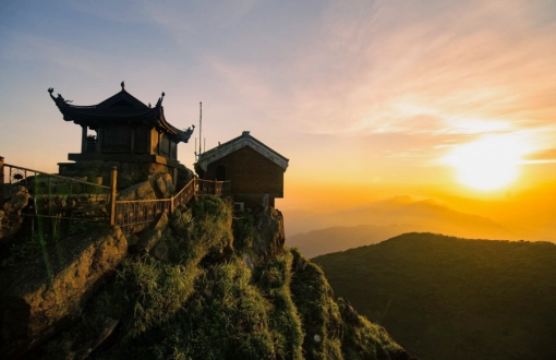Viaggio Spirituale: Scopri la Bellezza Mistica e Serena del Vietnam del Nord
