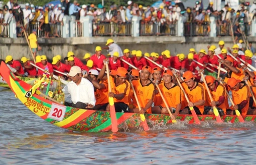 La Festa dell'Acqua Bon Om Touk: La vitalità del popolo Khmer sul fiume Mekong