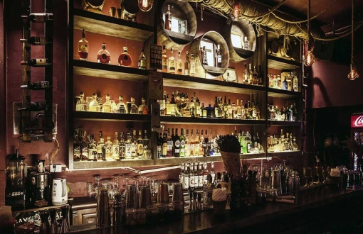 Tour guidato dei bar di Hanoi con drink inclusi e ingresso in discoteca