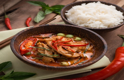 Sfida le tue papille gustative con i piatti piccanti della Thailandia