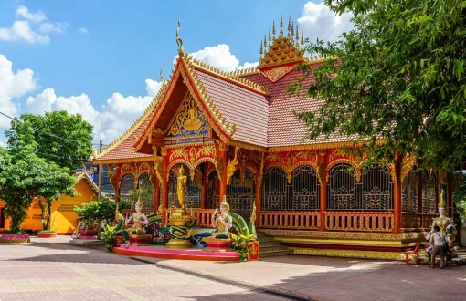 Antichi templi lungo il fiume Mekong in Laos