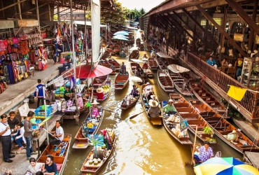 Bangkok - Mercato ferroviario di Meaklong - Mercato gallegiante di Damnoen Saduak - Mercato dei Fiori Klong Talat - Bangkok - Volo per Chiang Rai (B)