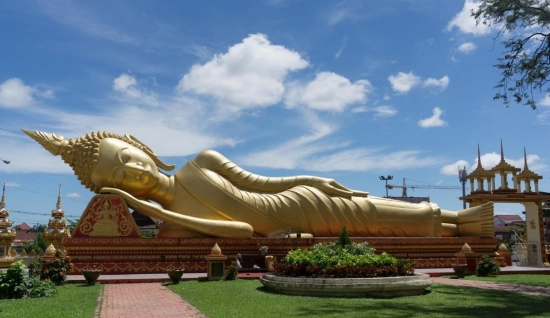 Esplorando il cuore del Laos con tour di 8 giorni - colline, fiumi e templi