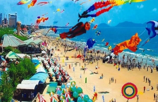 Festival degli aquiloni in Thailandia: colori nel cielo
