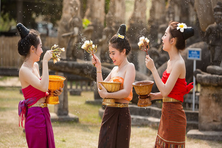 Domande e frasi utili in lao