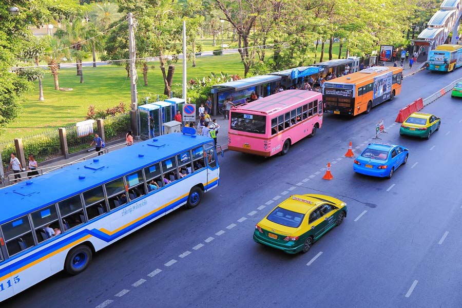 Metropolitana e autobus pubblici in Thailandia