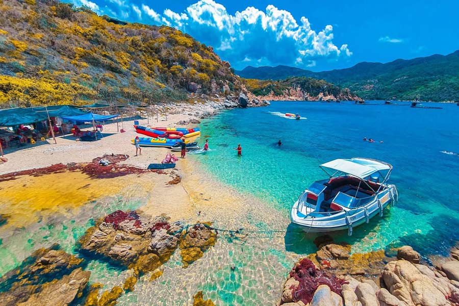 La baia di Vinh Hy