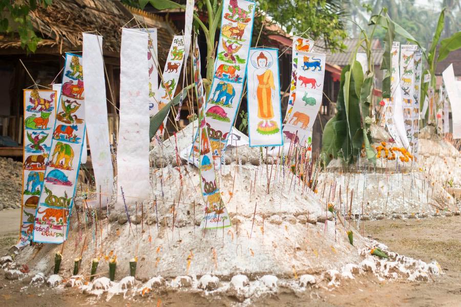 Costruzione degli stupa di sabbia 