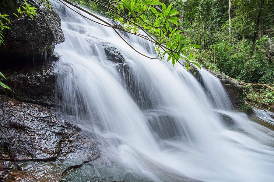 Cascata di Namtok Phlio