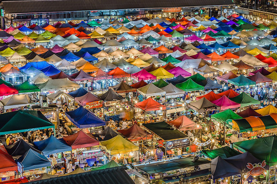 Il vivace Mercato del fine settimana di Chatuchak