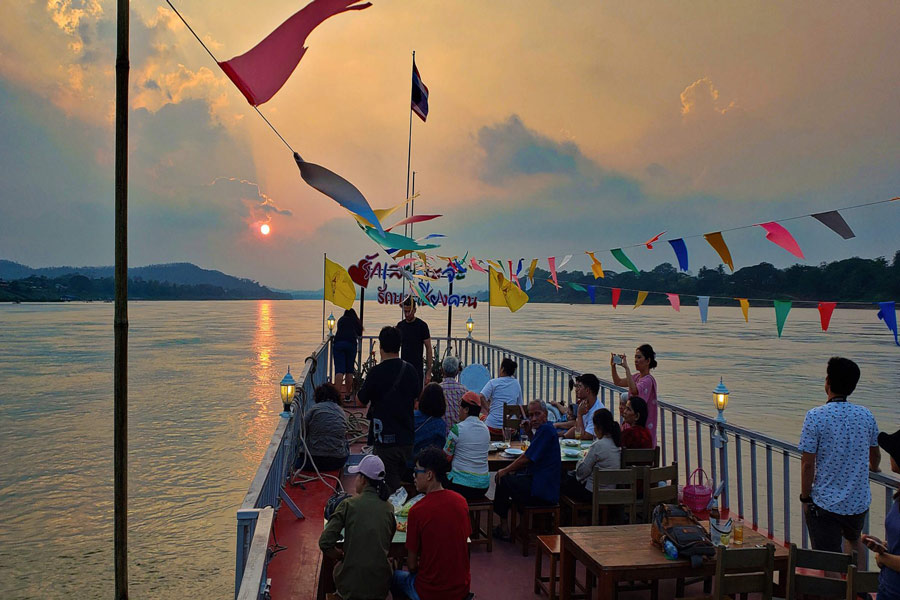 gita in barca a chiang khan 