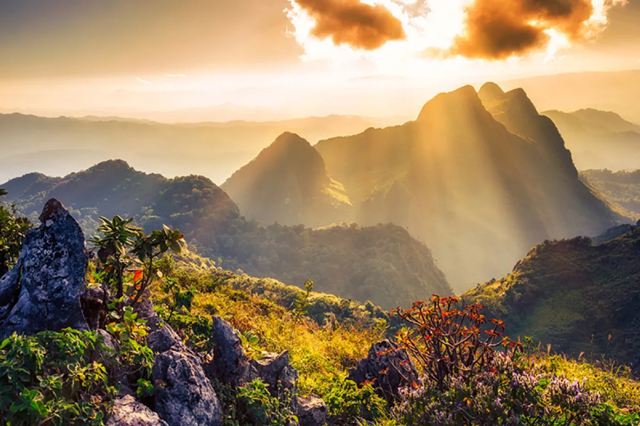 Escursione sulla terza montagna più alta della Thailandia a Doi Chiang Dao
