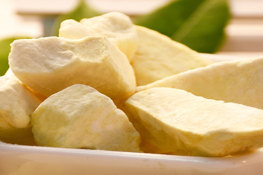 Durian essiccato al mercato ferroviario di Maeklong